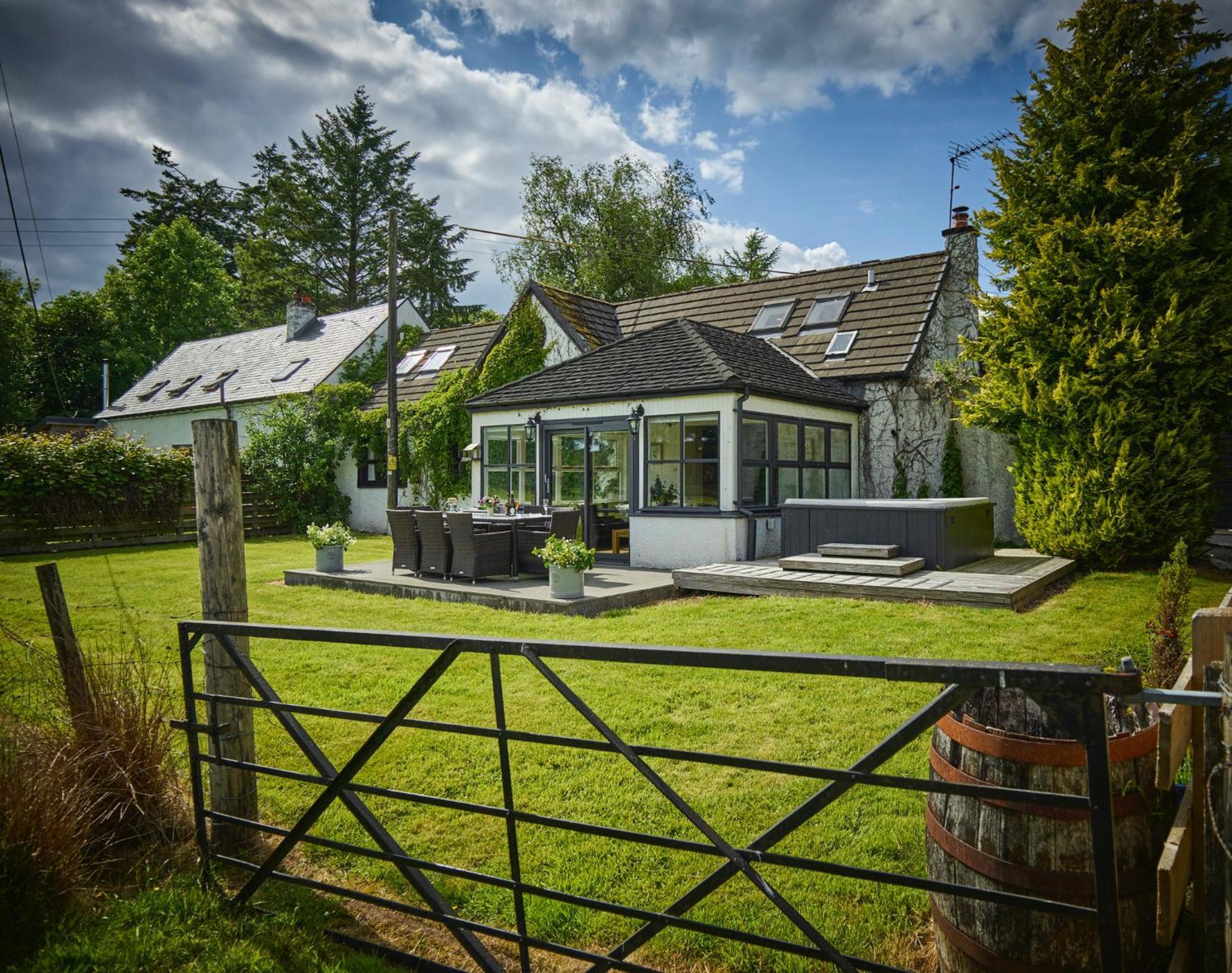 Lochend Chalets Port Of Menteith Bagian luar foto